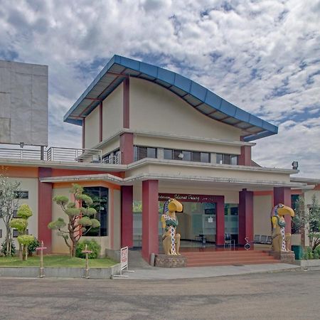 Oyo 89997 Hotel Bumi Kedaton Waterpark Bandar Lampung Exteriör bild