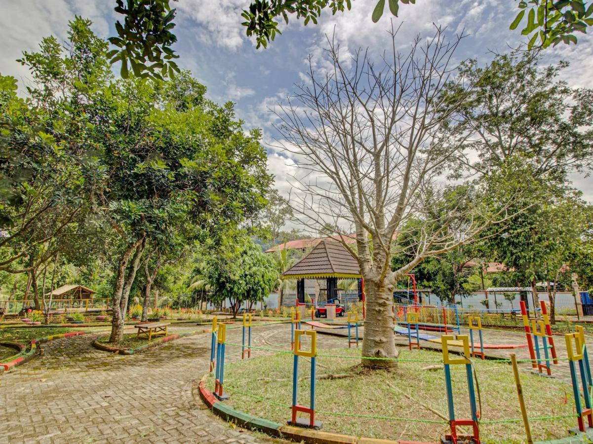 Oyo 89997 Hotel Bumi Kedaton Waterpark Bandar Lampung Exteriör bild