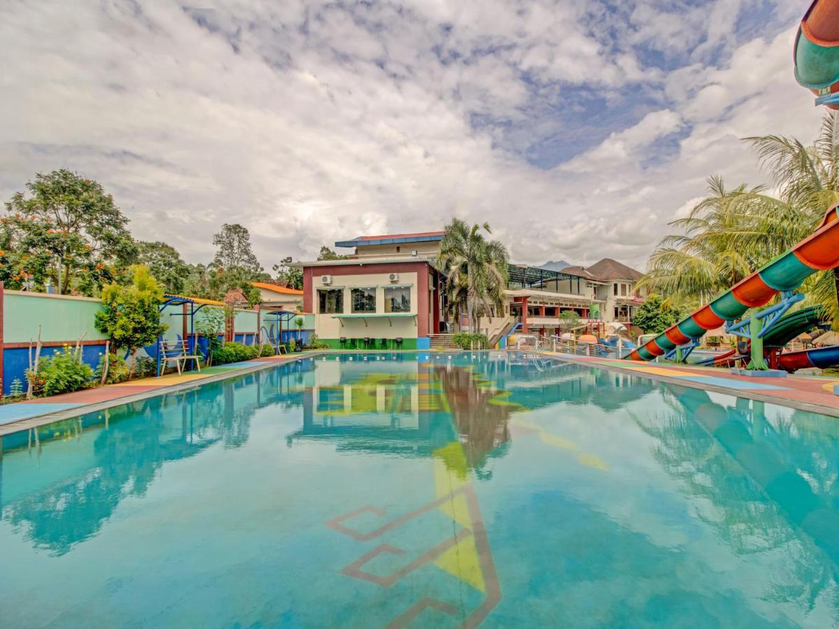Oyo 89997 Hotel Bumi Kedaton Waterpark Bandar Lampung Exteriör bild