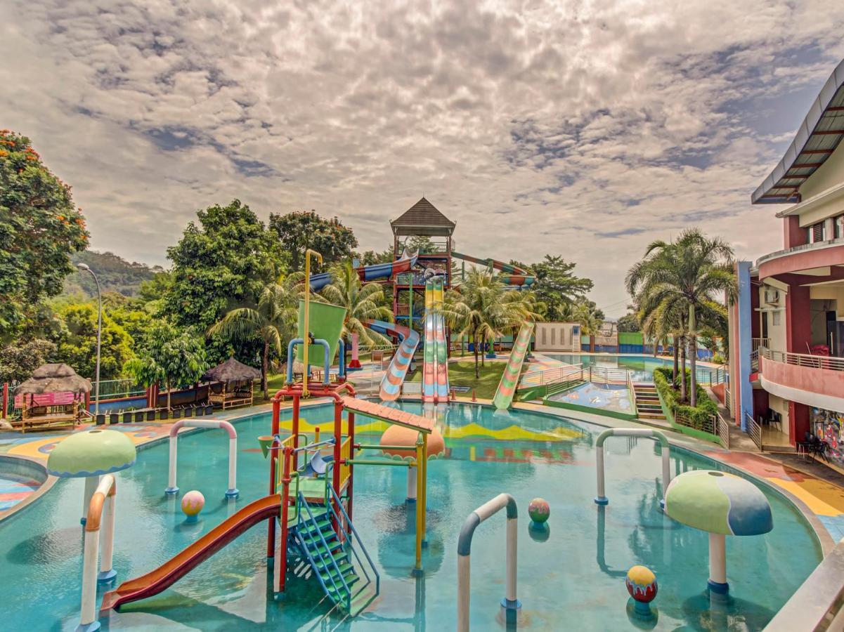 Oyo 89997 Hotel Bumi Kedaton Waterpark Bandar Lampung Exteriör bild